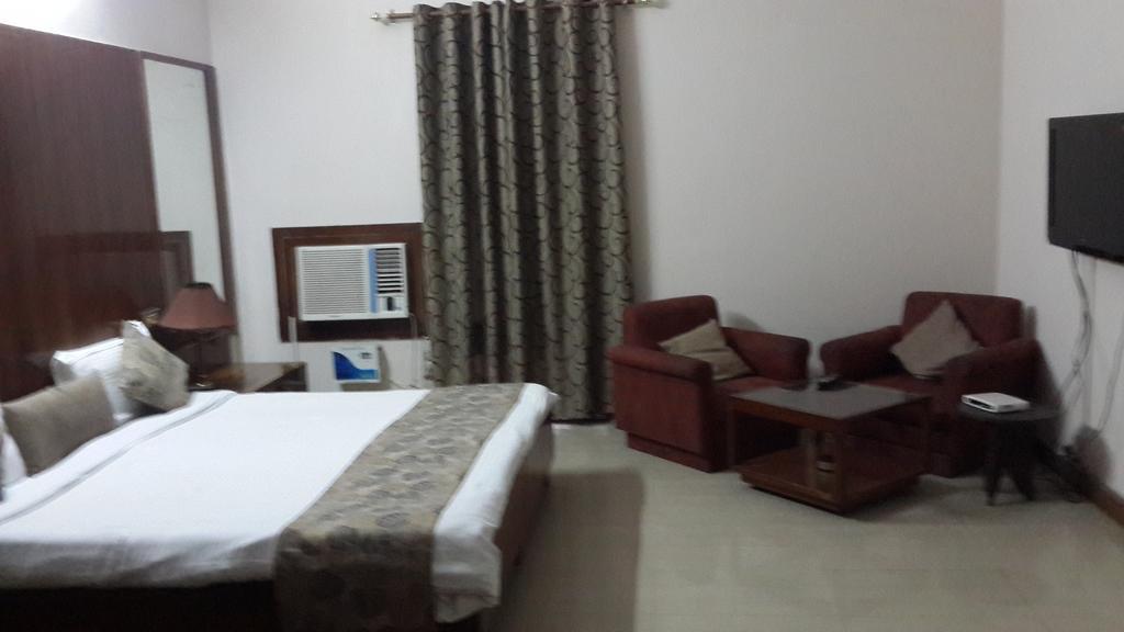 Oyo 15791 Flagship Hotel Executive Hazratganj Lucknow Exterior foto