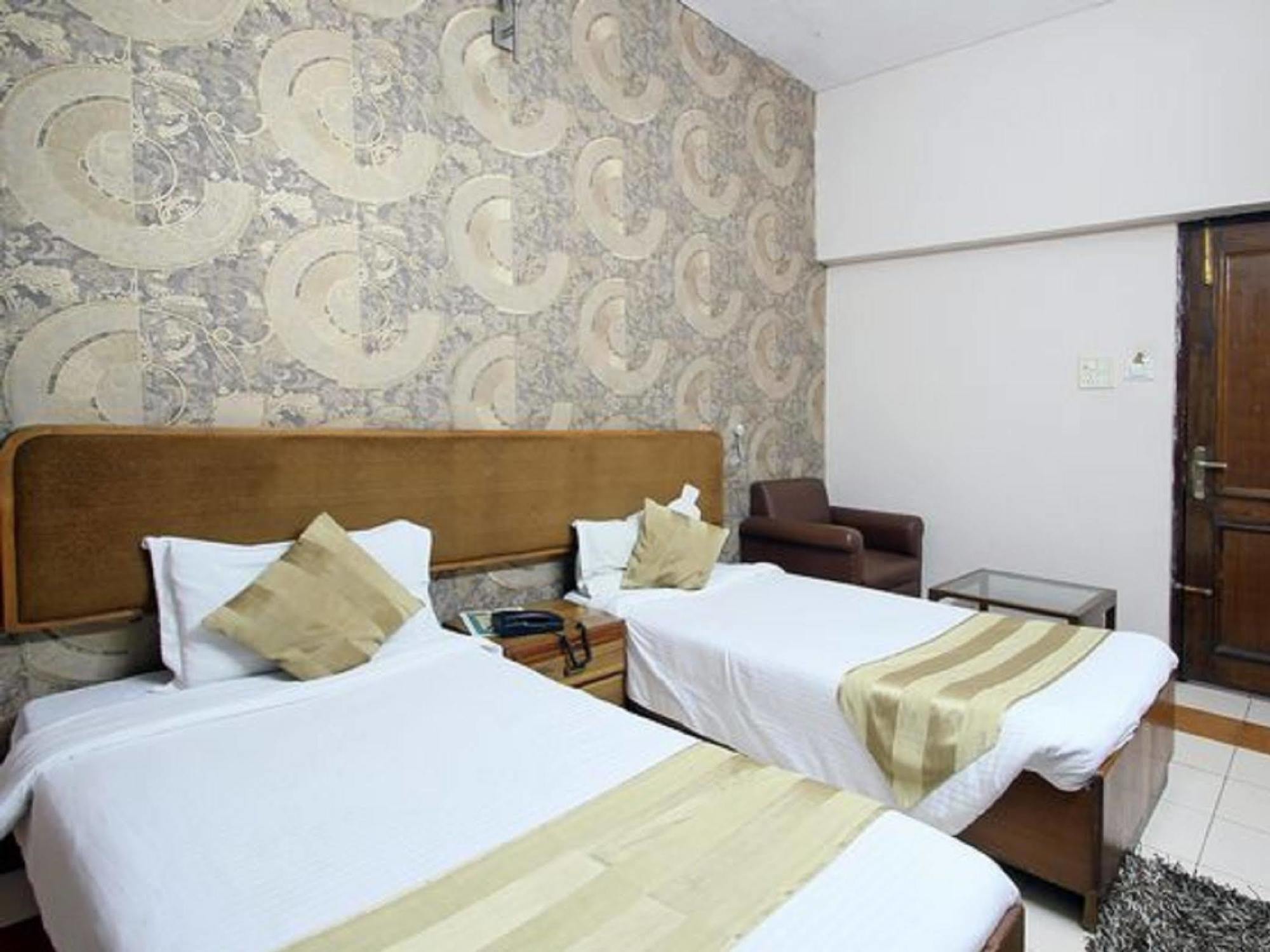 Oyo 15791 Flagship Hotel Executive Hazratganj Lucknow Exterior foto